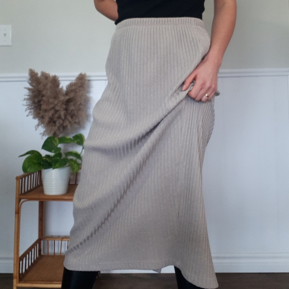 Vintage tan skirt with gold sparkle - Picture 4 of 11